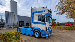 20251019-Tom-Holding-00497